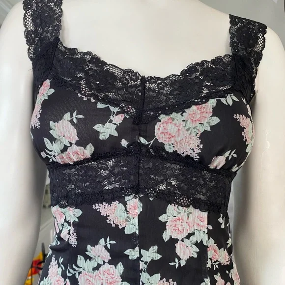 DollsKill | NWT’s Current Mood Y2K Boho floral lace fairy mini dress - Picture 6 of 10